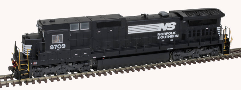 Atlas 10004213 DASH 8-40C Norfolk Southern #8709 (black, white) front ditch lights DCC & Sound HO Scale