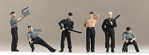 Image for 590-16885 Tank Crew Doing Maint Wrk