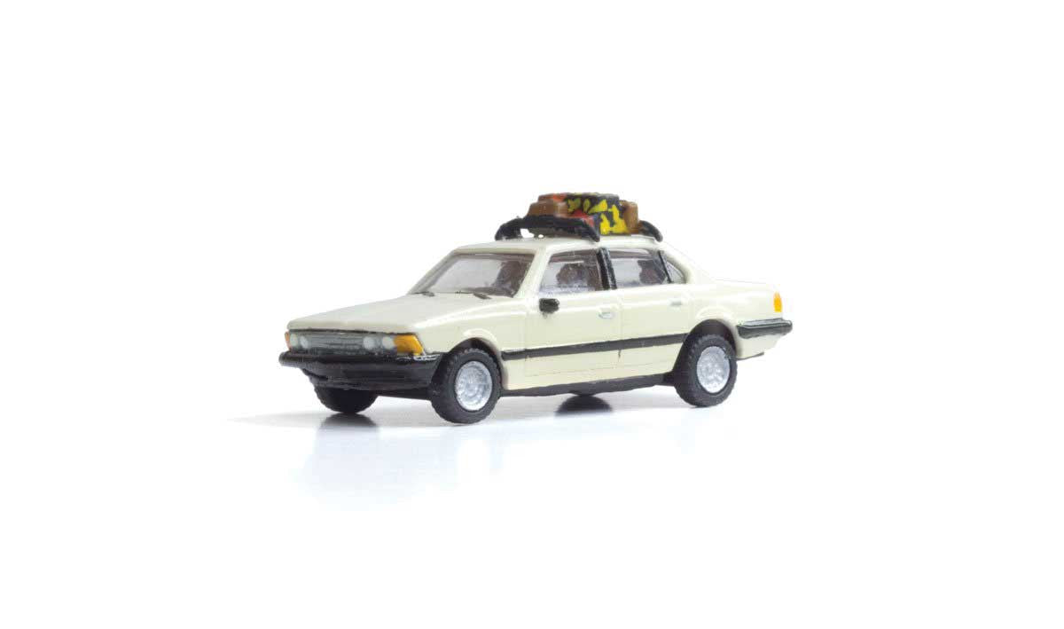 Woodland Scenics 5370 HO Family Vacation Sedan Modern Era Vehicle (SCALE=HO) Part # 785-5370