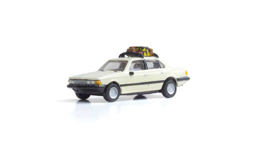 Woodland Scenics 5370 HO Family Vacation Sedan Modern Era Vehicle (SCALE=HO) Part # 785-5370
