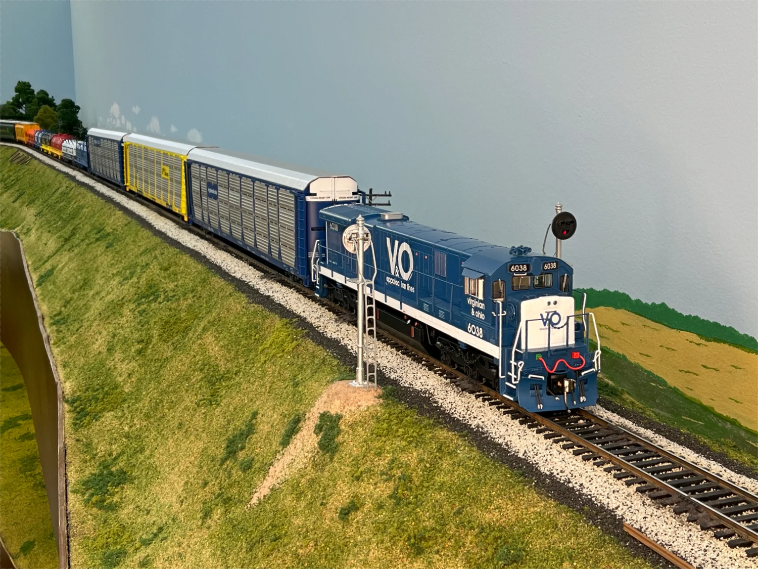 HomeShops V&O 6038 - HO Scale DC/DCC/Sound Equipped GE C30-7 Locomotive