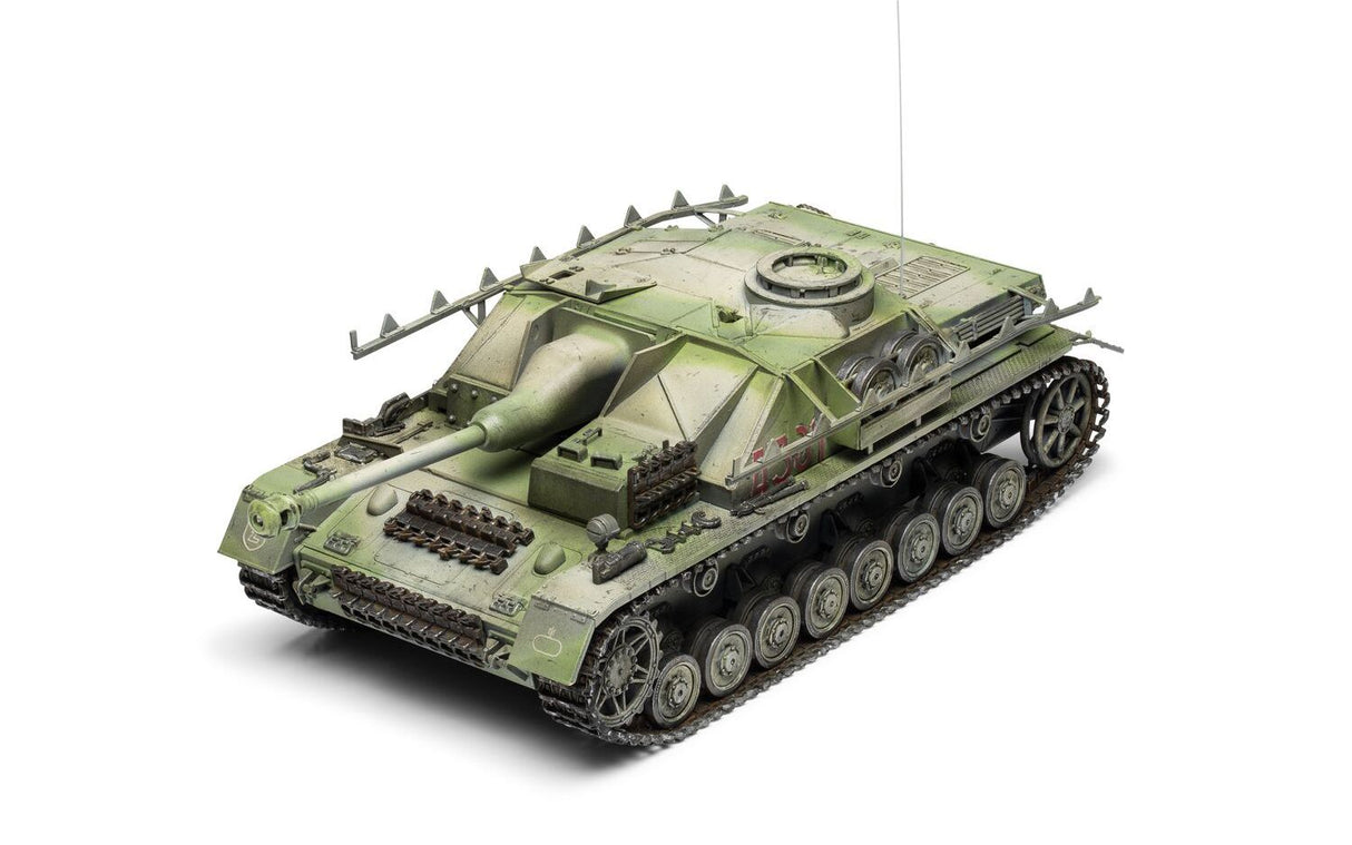 Airfix A1377 Stug IV Sd.Kfz.167 Tank 1:35 WWII Military Tank Plastic Model Kit