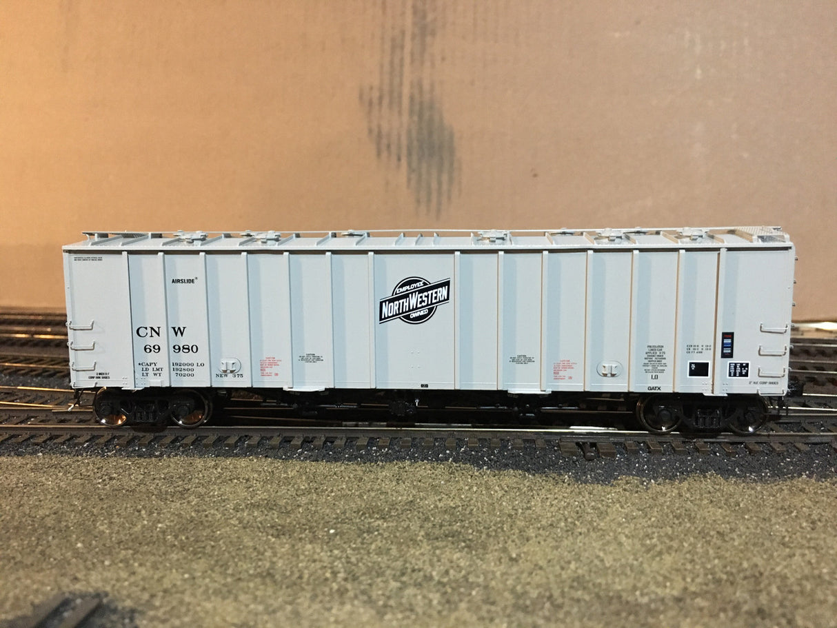 Scaletrains SXT31978 CW Custom Weathered GATC 4180cf Airslide Covered Hopper CNW - Chicago & Northwestern #69980 HO Scale