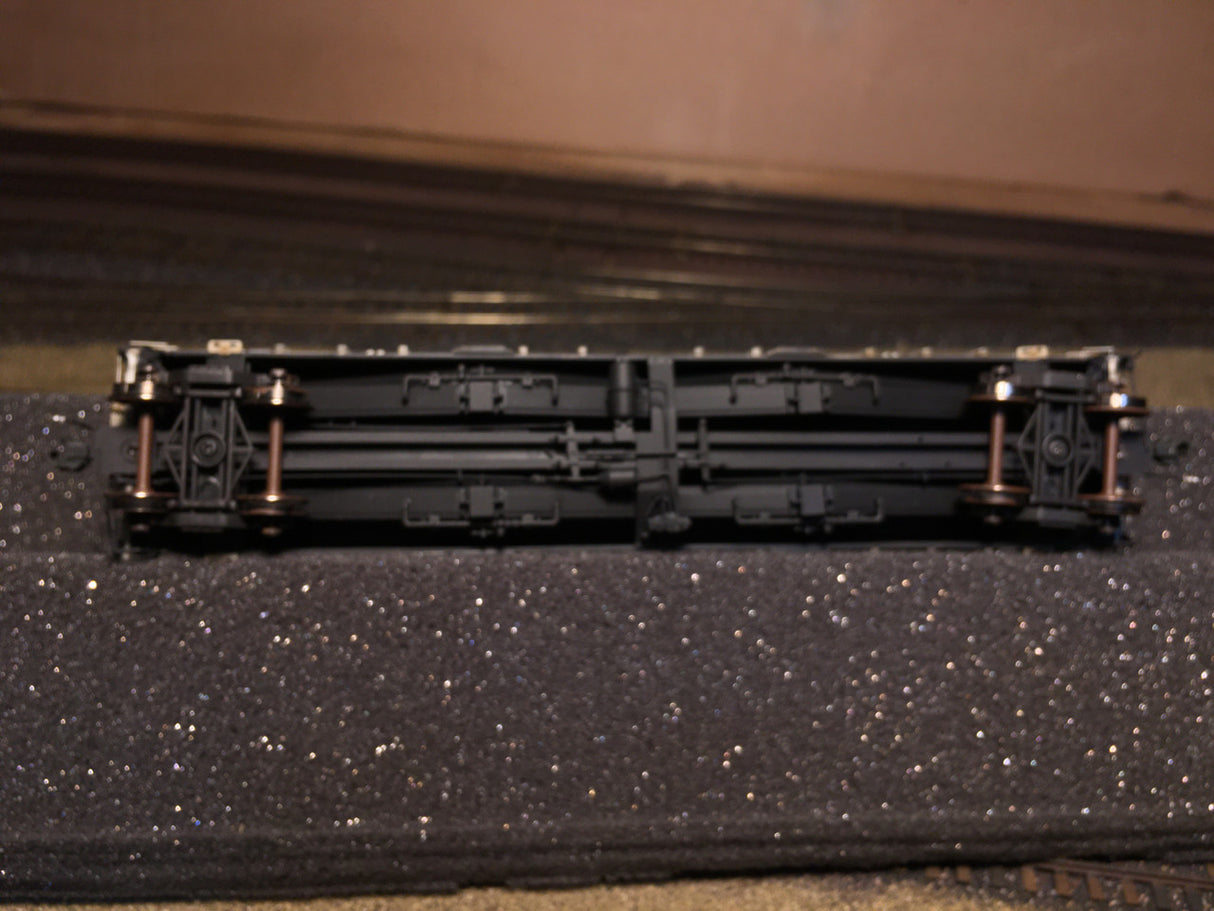 Scaletrains SXT31978 CW Custom Weathered GATC 4180cf Airslide Covered Hopper CNW - Chicago & Northwestern #69980 HO Scale