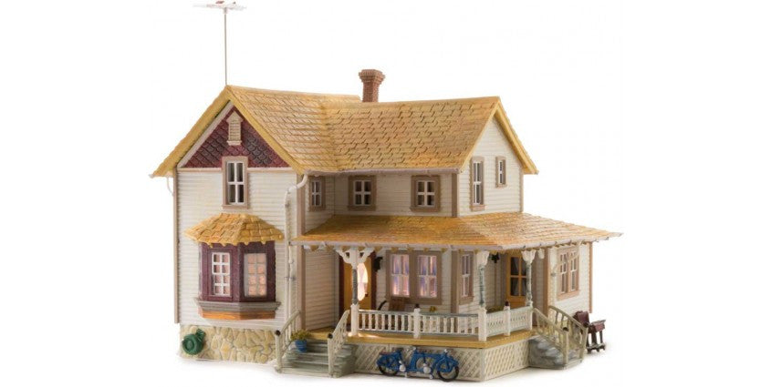 Woodland Scenics 5046 Built & Ready(R) Landmark Structures(R) -- Corner Porch House - 5-5/8 x 4-5/8" 14.2 x 11.7cm HO Scale