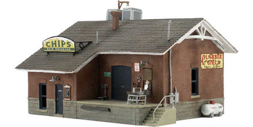 Woodland Scenics 5028 Chip's Ice House - Built-&-Ready Landmark Structures(R) -- Assembled - 6-3/8 x 4-11/16" 16.2 x 11.9cm HO Scale