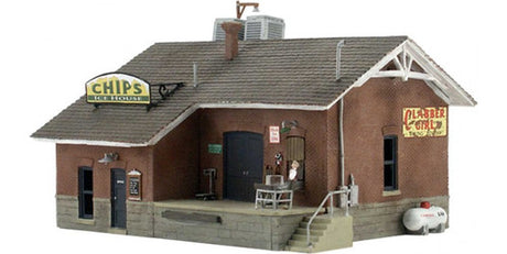 Woodland Scenics 5028 Chip's Ice House - Built-&-Ready Landmark Structures(R) -- Assembled - 6-3/8 x 4-11/16"  16.2 x 11.9cm HO Scale