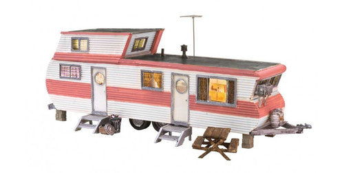 Woodland Scenics 4951 Double Decker Trailer - Built-&-Ready(R) Landmark Structures(R) -- White, Salmon 3 1/8x 1 15/16 x 1 19/64"  7.93 x 4.92 x 3.29 cm N Scale