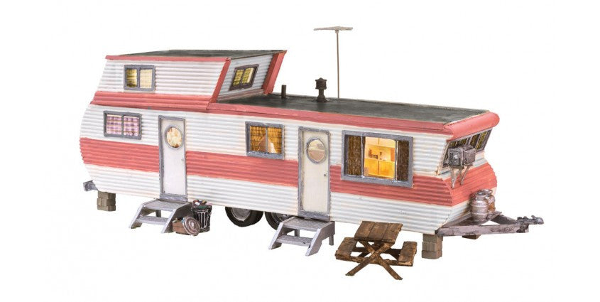 Woodland Scenics 5862 Double Decker Trailer - Built-&-Ready(R) Landmark Structures(R) -- White, Salmon O Scale