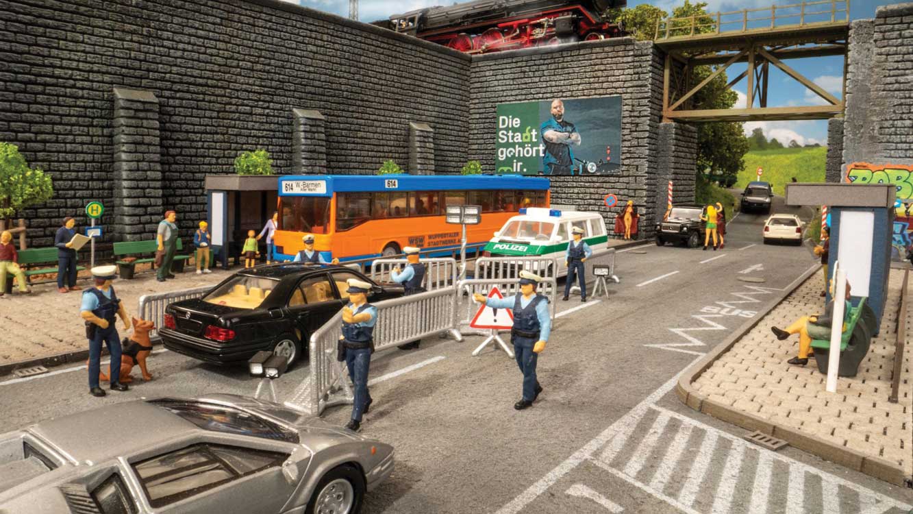 Image for 528-16260 Police Operation Fig Set