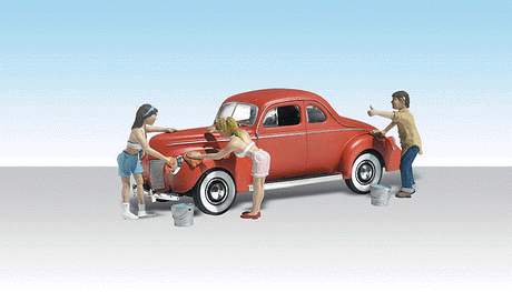 Woodland Scenics 5533 Suds & Shine - Assembled - AutoScenes(R) -- 1940s Coupe & 3 Figures HO Scale