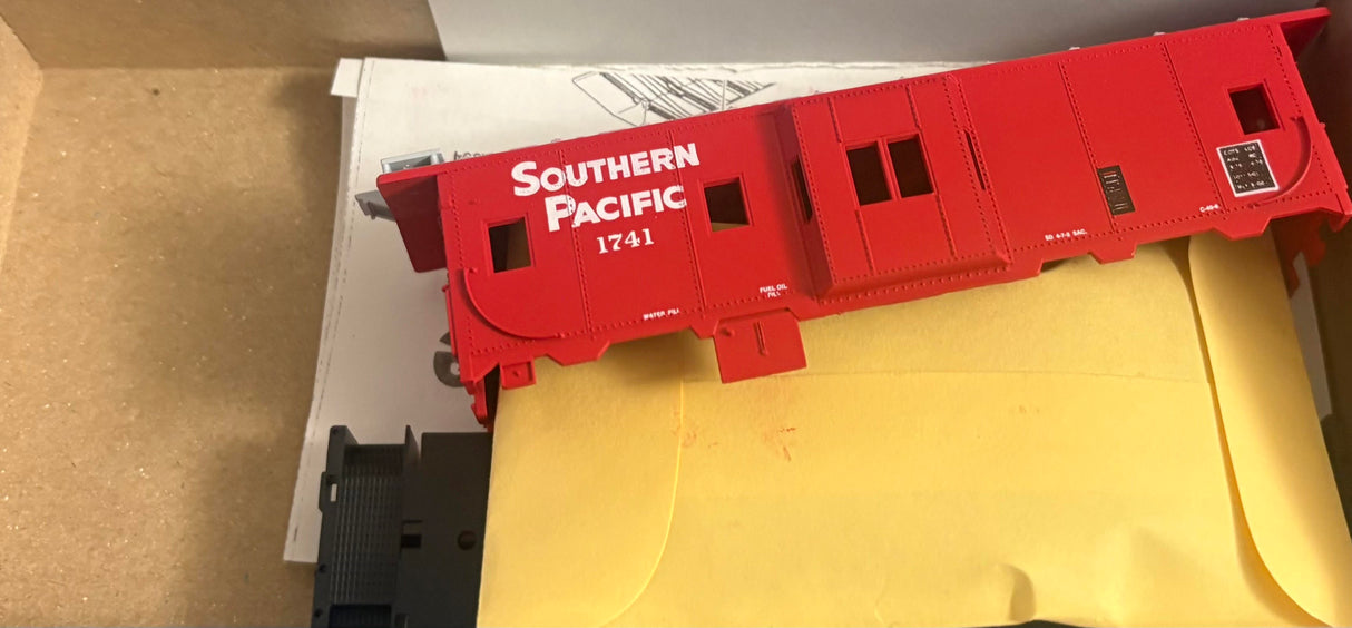Bev-Bel 20005 37' Bay-Window Caboose SP Southern Pacific #1741 HO Scale