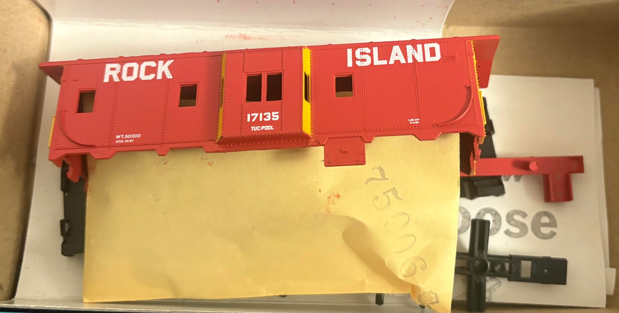 Bev-Bel 2201-1 37' Bay-Window Caboose RI Rock Island #17135 HO Scale