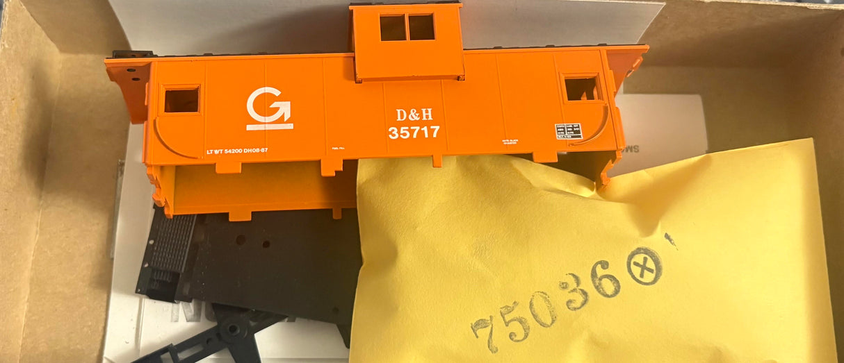 Bev-Bel 2380-1 29' Wide-Vision Caboose D&H Delaware & Hudson #35718 HO Scale