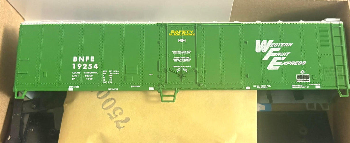 Bev-Bel 2355-1 50' Mechanical Reefer BNFE Burlington Northern #19254 HO Scale