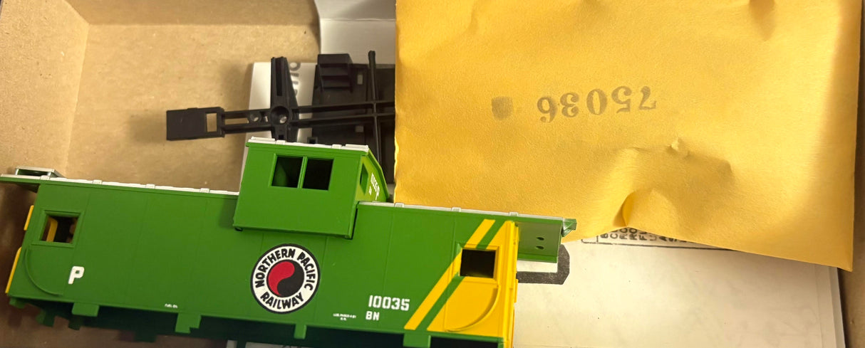 Bev-Bel 2209-3 29' Wide-Vision Caboose NP Northern Pacific #BN10035 HO Scale