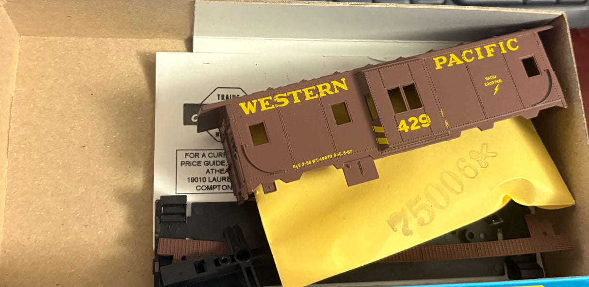 Bev-Bel 2204-2 37' Bay-Window Caboose WP Western Pacific #448 HO Scale