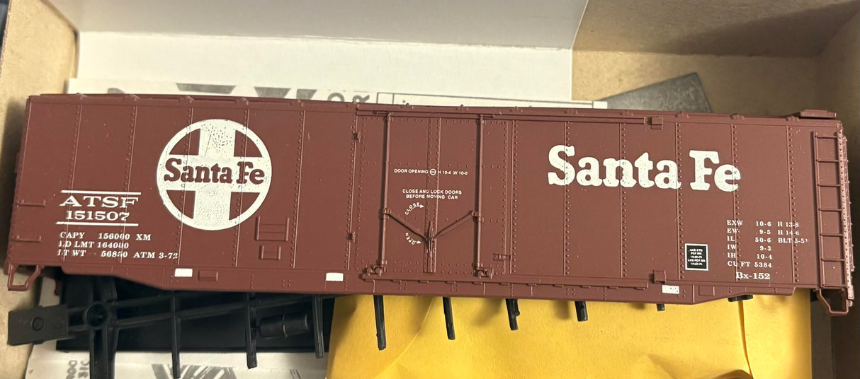 Bev-Bel 2258 50' Plug-Door Boxcar ATSF Santa Fe #151507 HO Scale