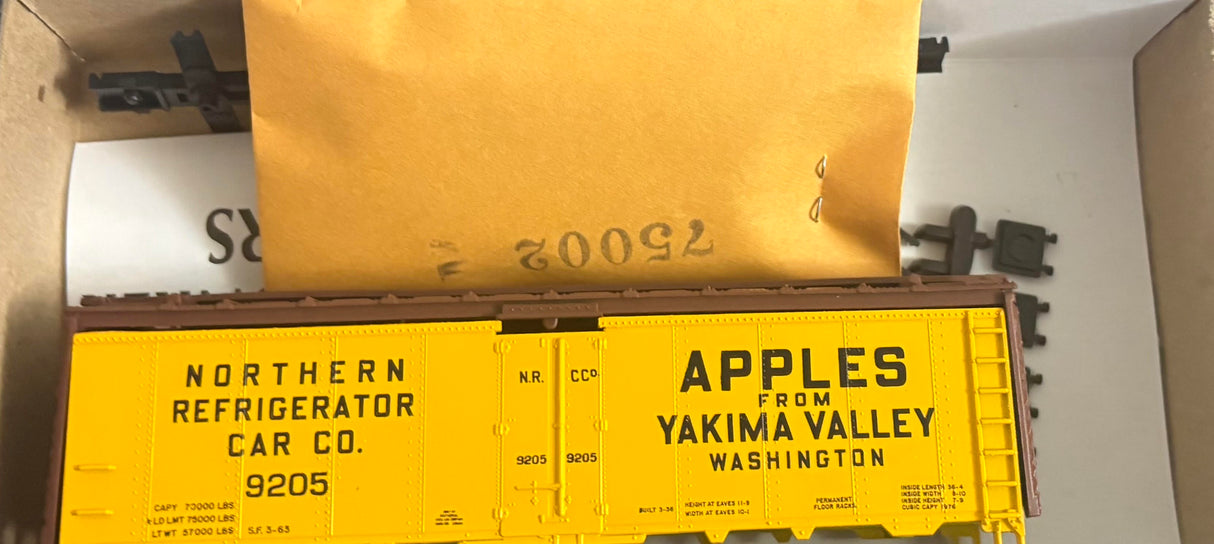 Bev-Bel 2322-3 40' Steel Ice-Bunker Reefer Yakima Valley #9205 HO Scale