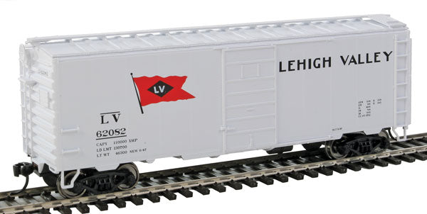 Walthers Mainline 910-2371 40' PS-1 Boxcar Lehigh Valley #62082 (white, red, black; Flag Logo) HO Scale