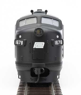 Walthers 19986 EMD F7 A - PC - Penn Central #1678 (black, white