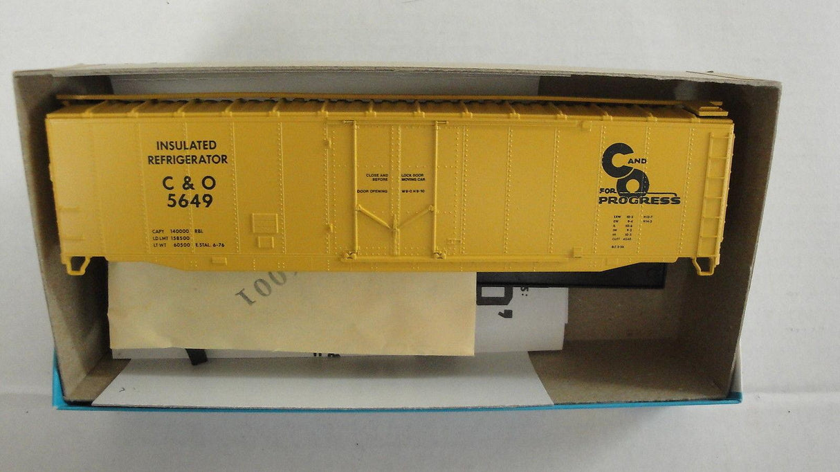 Bev-Bel 445-1 50'  Plug-Door Boxcar C & O Chesapeake & Ohio #5649 HO Scale