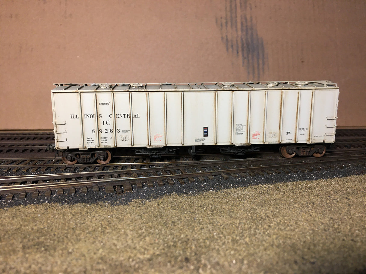 Scaletrains SXT31985 CW Custom Weathered GATC 4180cf Airslide Covered Hopper IC - Illinois Central #59263 HO Scale