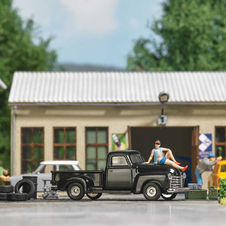 Image for 189-79812 Model Sitting on Pick up