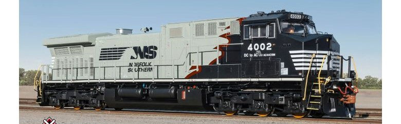 Scaletrains SXT39885 GE AC44C6M, Norfolk Southern/Black Mane/Tuscan Red Stripe/NS #4002 HO Scale