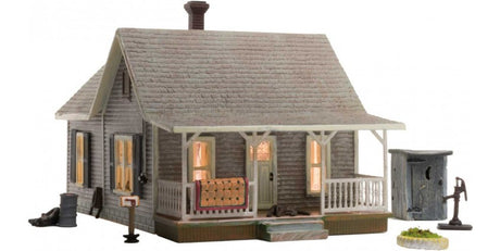 Woodland Scenics 4933 Old Homestead - Built-&-Ready Landmark Structures(R) -- Assembled - 2-1/32 x 2-29/32"  5.2 x 7.4cm N Scale