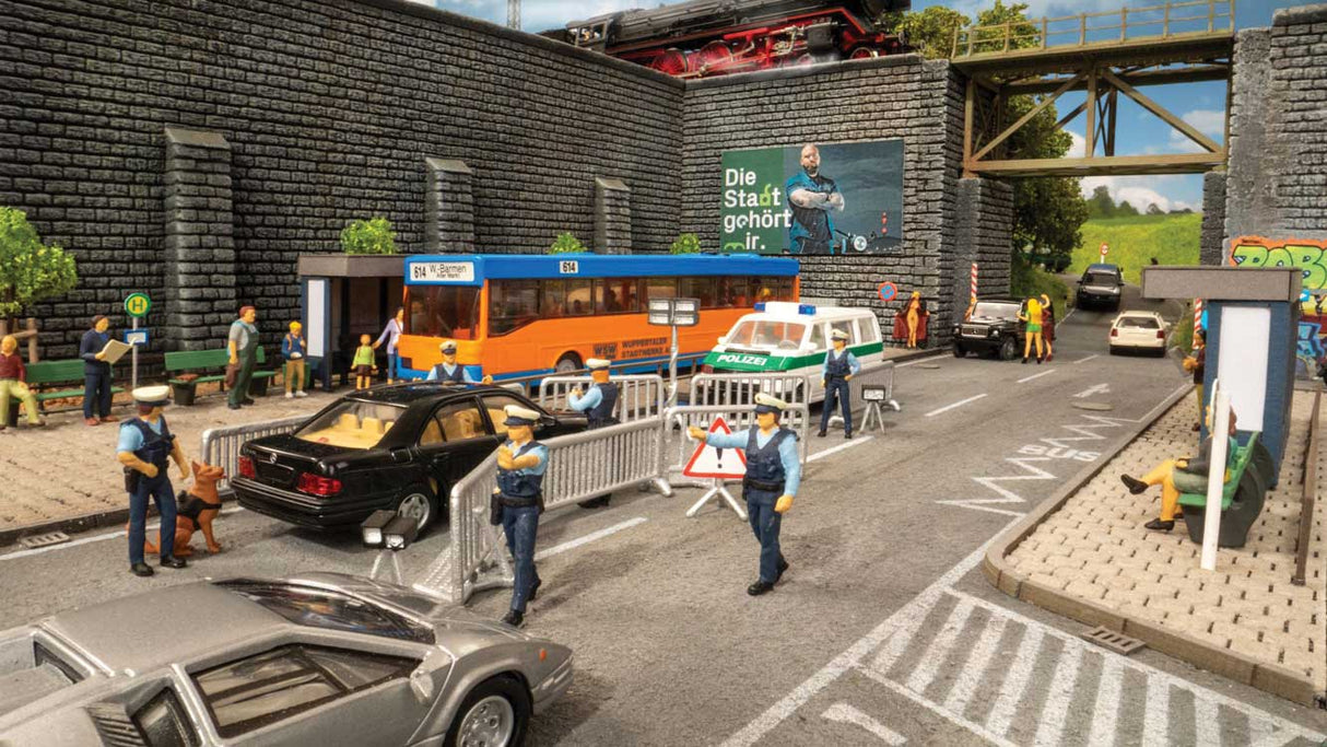 Image for 528-16260 Police Operation Fig Set