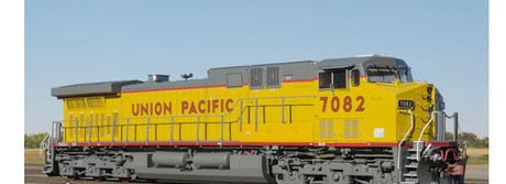 ScaleTrains SXT38487 GE AC4400CW, UP Union Pacific/Red Sill Stripe #7082 HO Scale