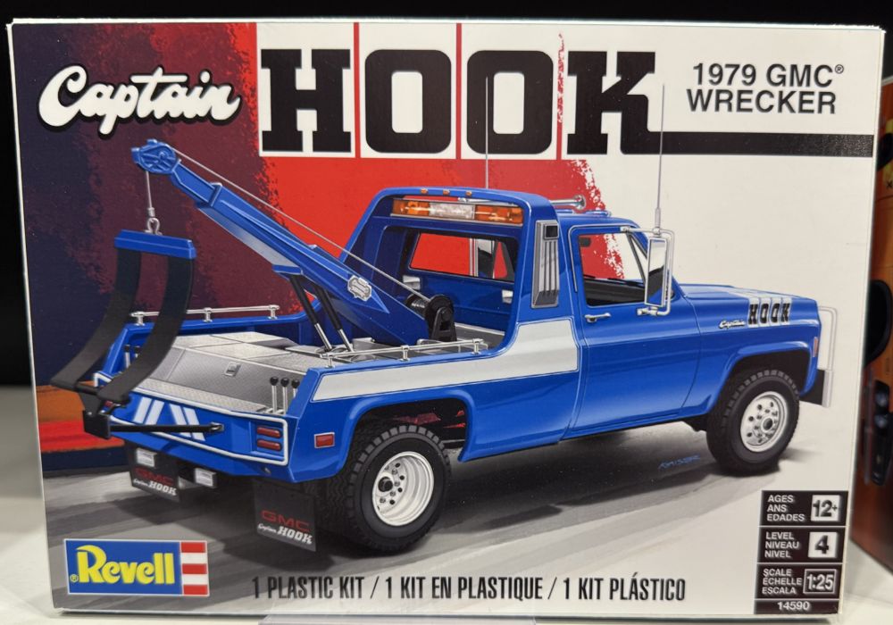Revell 14590 1979 Captain Hook GMC Wrecker Kit 1:25 Scale