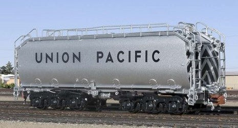 Scaletrains SXT32898 Union Pacific Silver Diesel Fuel Tender