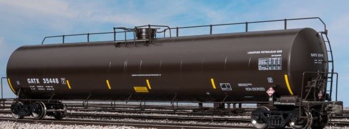 Scaletrains SXT42413 ARI 33K Gallon Spiral Jacketed Tank Car, General American Transportation/LPG/Early/GATX #35486 HO Scale