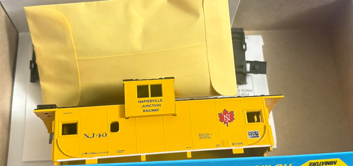 Bev-Bel 20007 29' Wide-Vision Caboose  NJ Napierville Junction #40 HO Scale