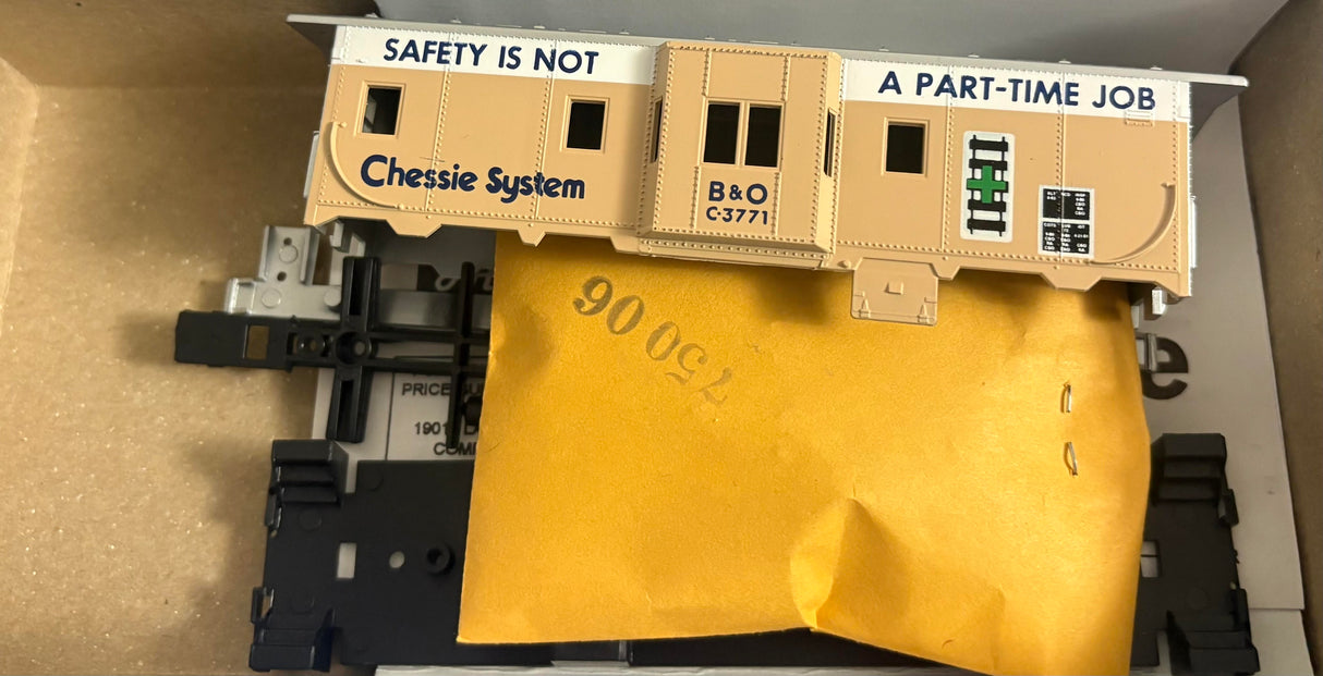 Bev-Bel 2221-2 37' Bay-Window Safety Caboose Chessie System-B&O #3771 HO Scale