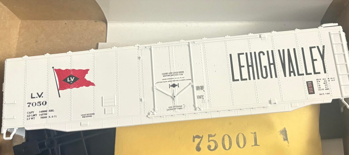 Bev-Bel 2379 50' Smooth-Slide Plug-Door Boxcar L.V. Leigh Valley #7050 HO Scale