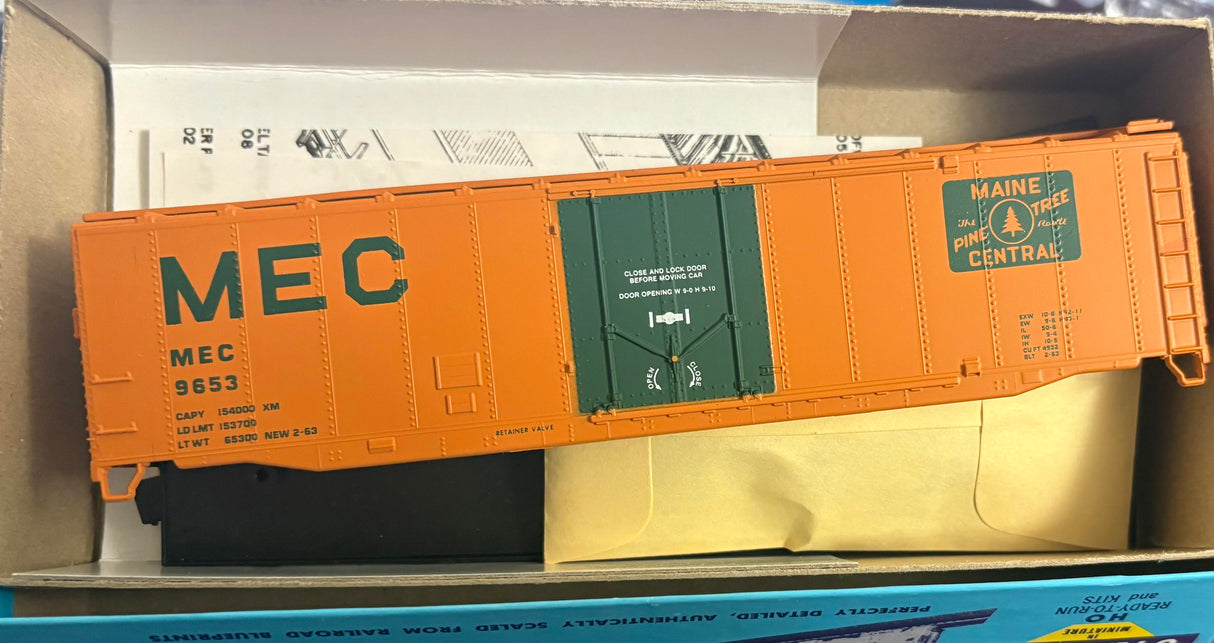 Bev-Bel 1704-1 50' Plug-Door Boxcar MEC Maine Central "Pine Tree Route/Solid" #9653 HO Scale